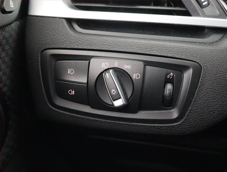 BMW X1 (2016) xDrive18d, 4X4, Automat, Navi - fotka 16 z 22