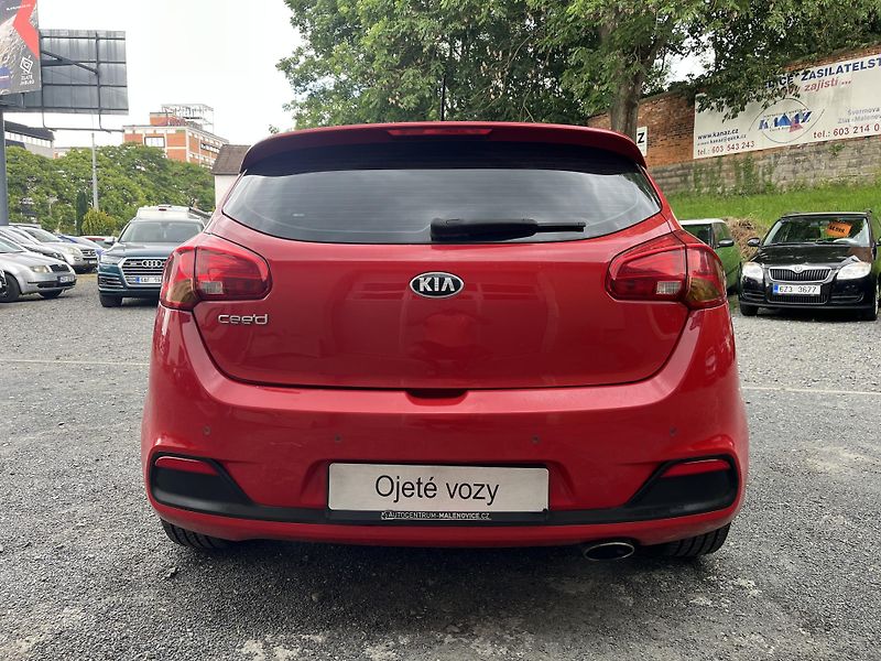 Kia Ceed (2015) 1,6 GDi 99 Kw ČR!!! - fotka 6 z 19