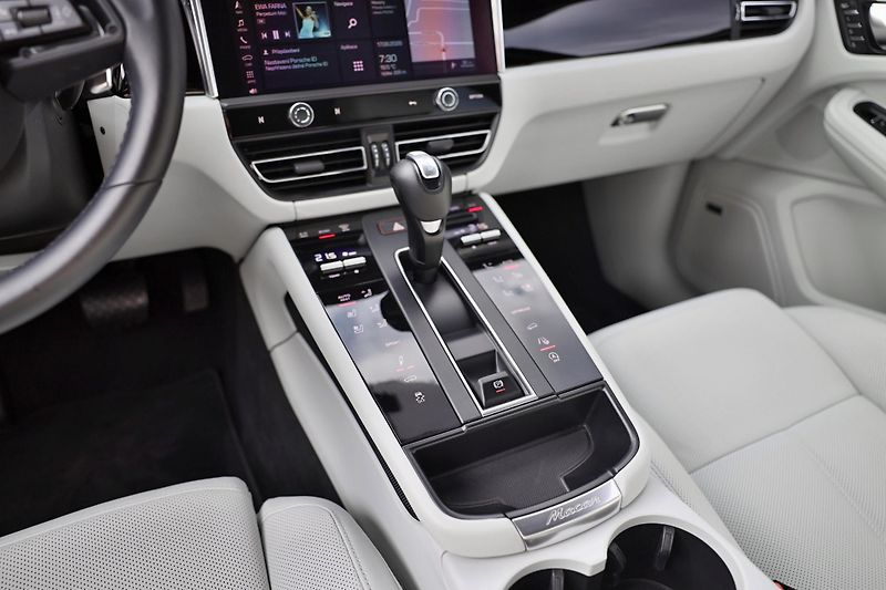 Porsche Macan (2023) - fotka 19 z 25