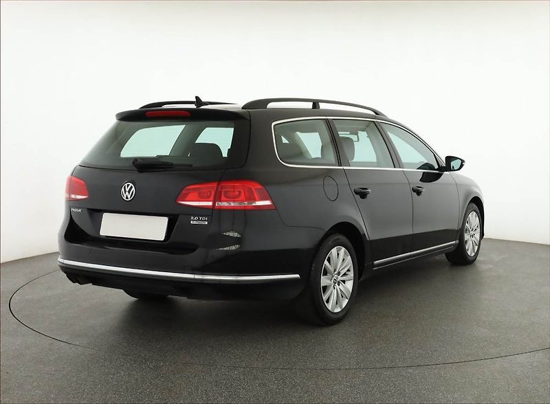Volkswagen Passat (2011) Highline 2.0 TDI, Serv.kniha - fotka 5 z 17