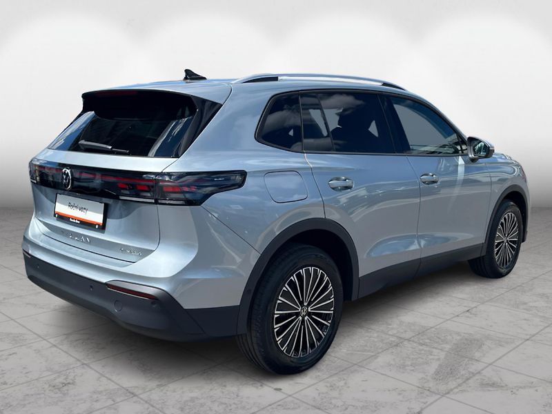 Volkswagen Tiguan People 1,5 TSI 150 kW eHybrid - fotka 2 z 24