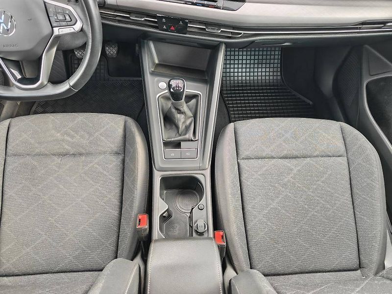 Volkswagen Golf Life 6G 1,0TSi - fotka 9 z 22