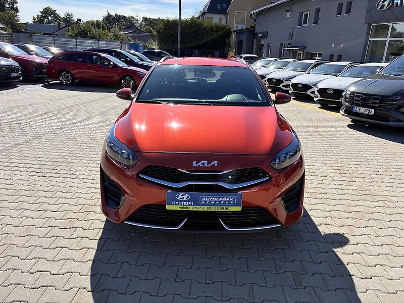 Kia Ceed 1.5T-GDi 118kW GT LINE AUTOMAT - fotka 2 z 38