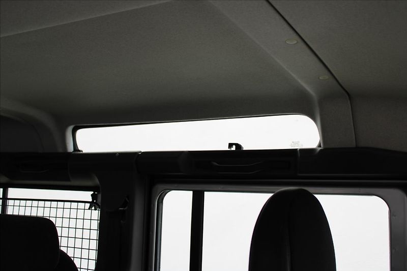 Land Rover Defender 110 2.4 TD4 90kW / PUMA / CZ - fotka 27 z 38