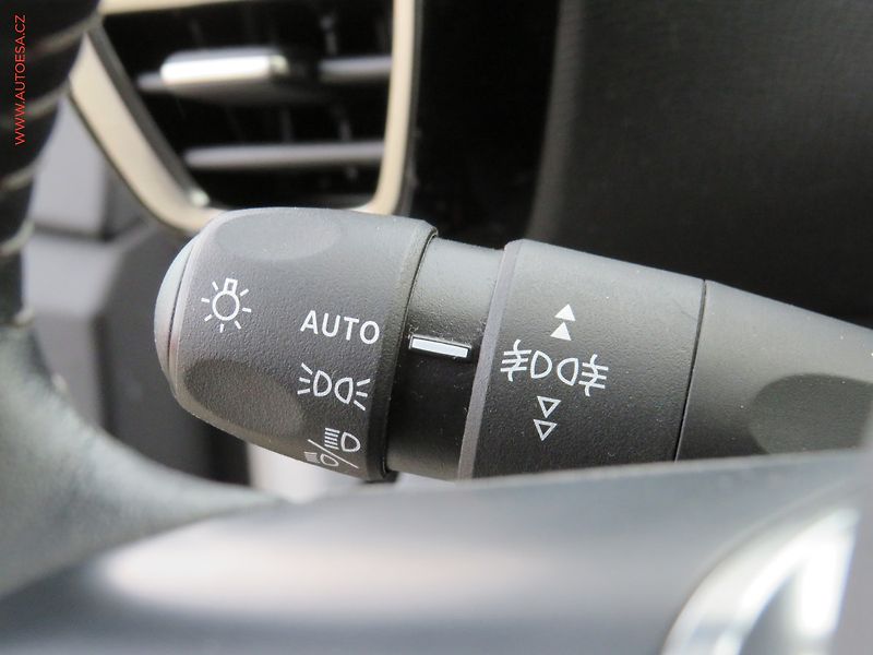 Citroën C4 (2021) 1.2 PT, 1.maj,ČR, LED, navi - fotka 14 z 36