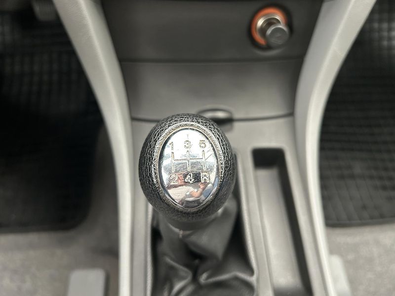 Mazda 3 1.6 i . - fotka 20 z 22