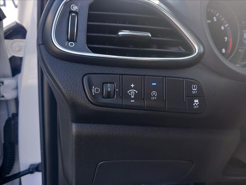 Hyundai i30 1,0 T-GDI COMFORT DCT - fotka 15 z 20