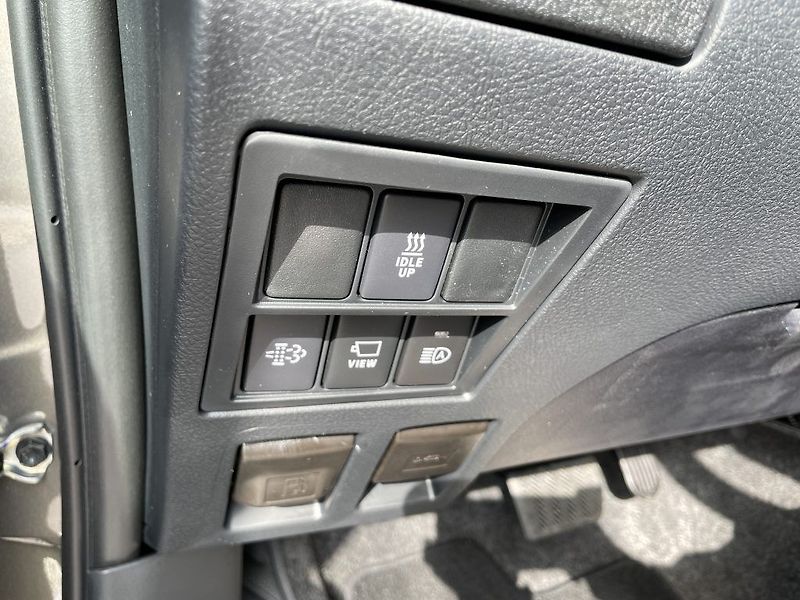 Toyota Hilux 2.8D Invincible ODBĚR 3/2027 - fotka 28 z 31