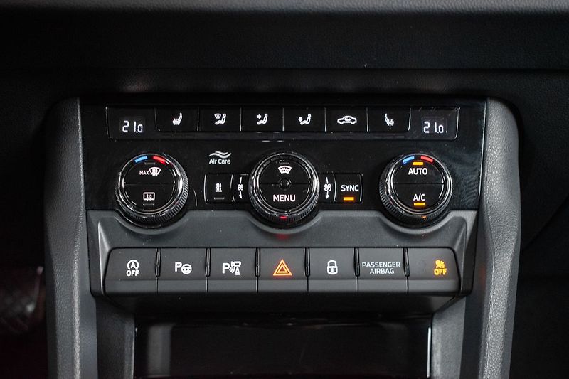 Škoda Karoq 1.5 TSI STYLE+*DSG*WEBASTO*ČR - fotka 26 z 44