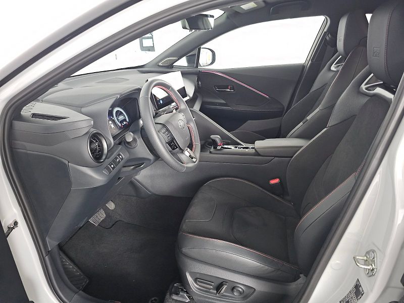 Toyota C-HR (2025) 2.0HEV 4x4 GR-Sport Premiere E - fotka 6 z 30