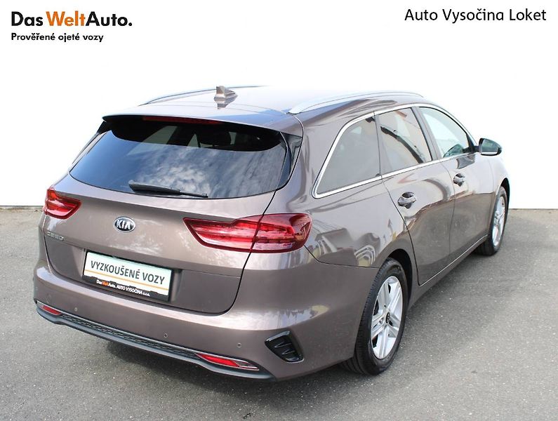 Kia Ceed (2020) 1.4 T-GDI TOP 103kW manuál LED - fotka 2 z 33