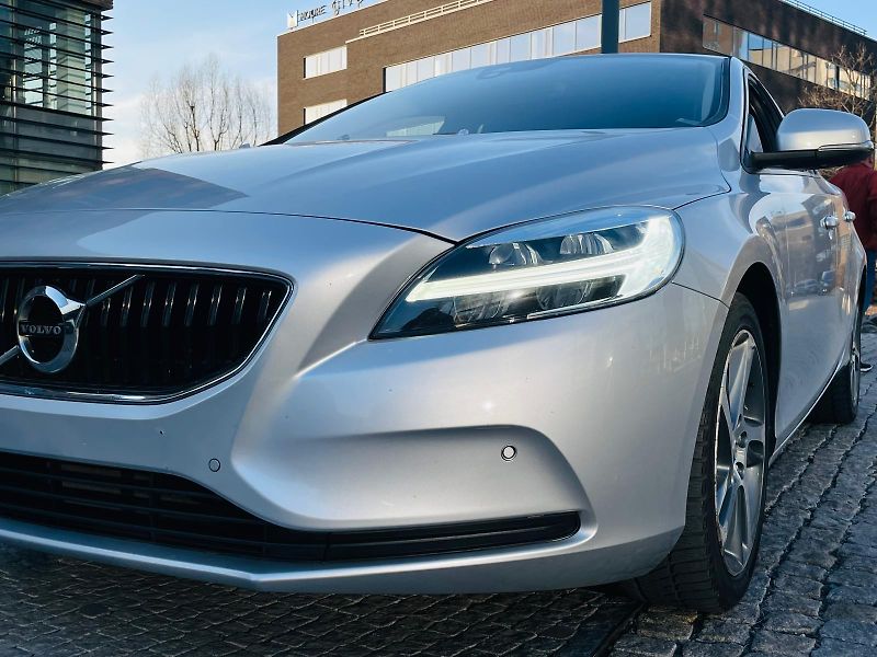 Volvo V40 2.0i MANUÁL KAMERA SERVISKA - fotka 44 z 45