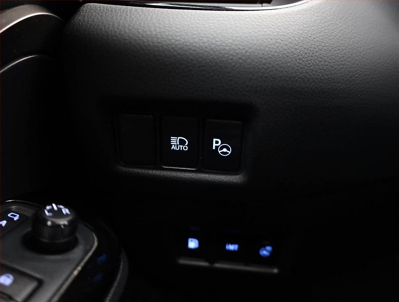 Toyota C-HR (2019) 1.2 Turbo - fotka 14 z 18