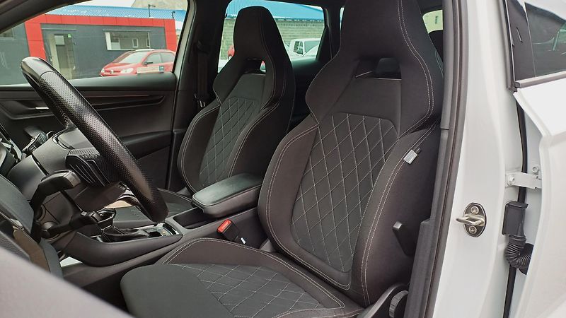 Škoda Karoq 2.0 TDI 110kW DSG 4x4 WEBASTO - fotka 25 z 50