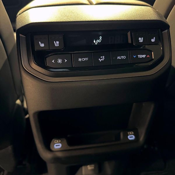 Lexus TX 500h (2025) F SPORT Performance 3  - fotka 29 z 41