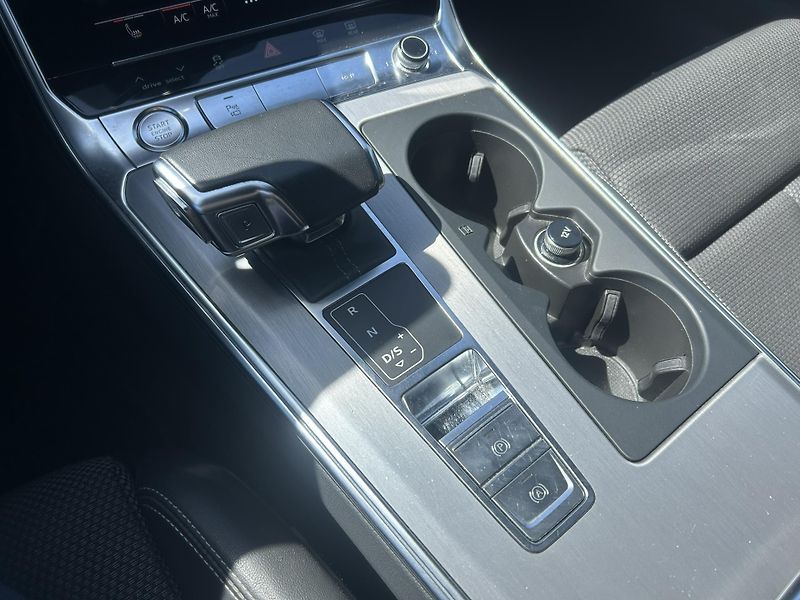 Audi A6 3.0TDI SPORT 210kW V6 QUATTRO - fotka 23 z 25
