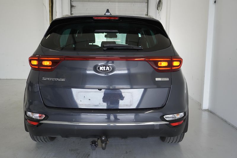 Kia Sportage 2,0 CRDI 4WD ADVANCE - fotka 6 z 31