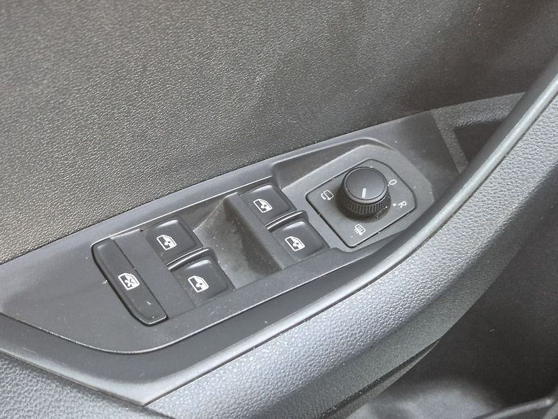 Škoda Karoq Top Selection 1.5 TSI 110 kW - fotka 27 z 29