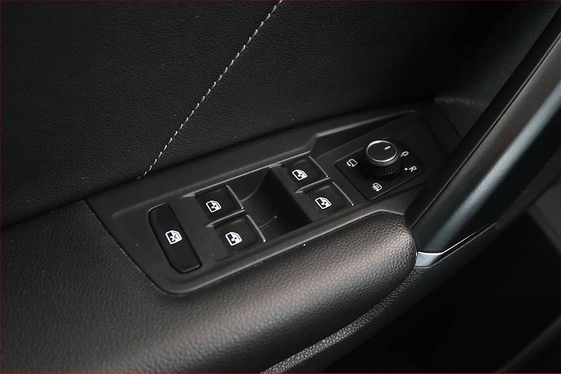 Volkswagen Tiguan (2017) R-Line 2.0 TDI, 4X4, Automat - fotka 16 z 18