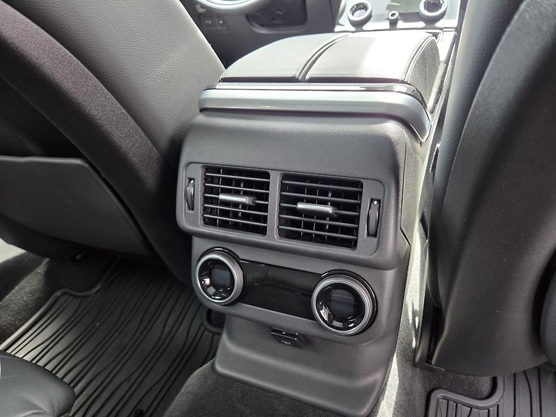 Land Rover Range Rover Velar D300 R-D SE HUD PANO TOPservis - fotka 11 z 47