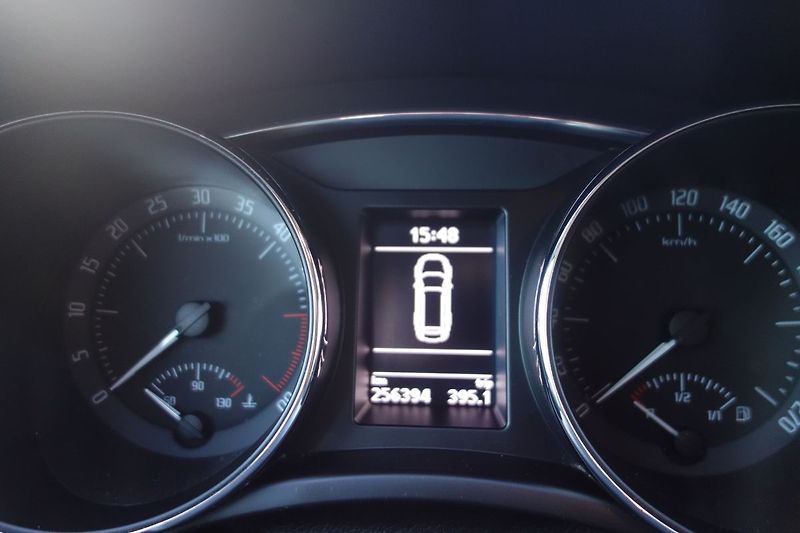 Škoda Superb 2,0TDi 125kW DSG! 2 x ALU kola - fotka 16 z 31