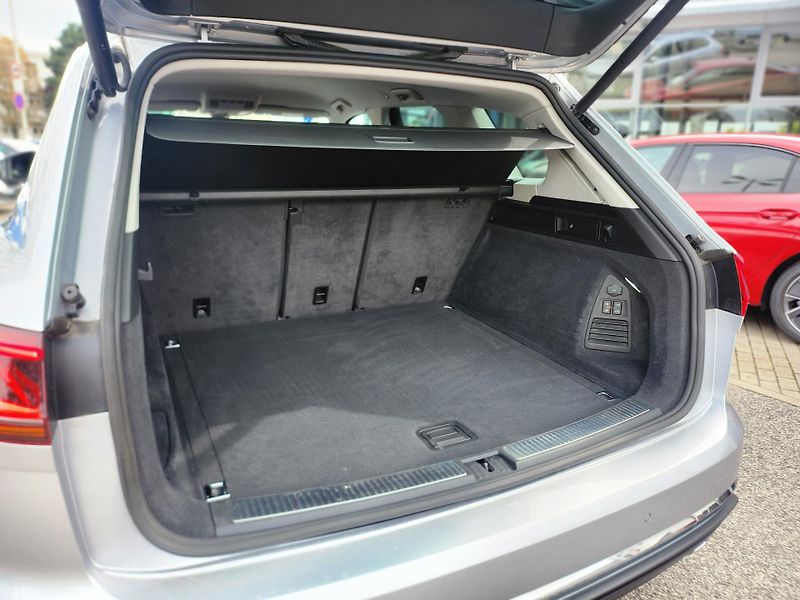 Volkswagen Touareg Elegance 3.0TDi 210kW A8 4x4 - fotka 26 z 27