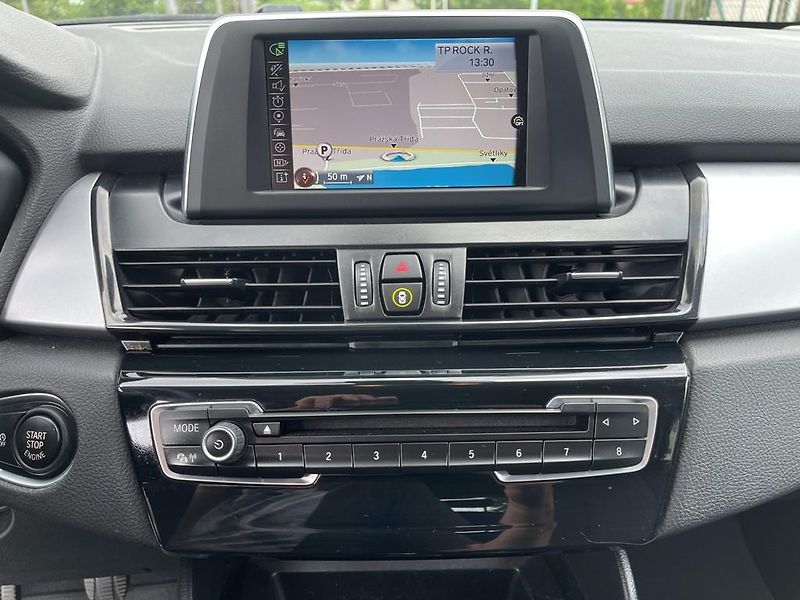 BMW Řada 2 218i 100 kW navigace - fotka 15 z 15