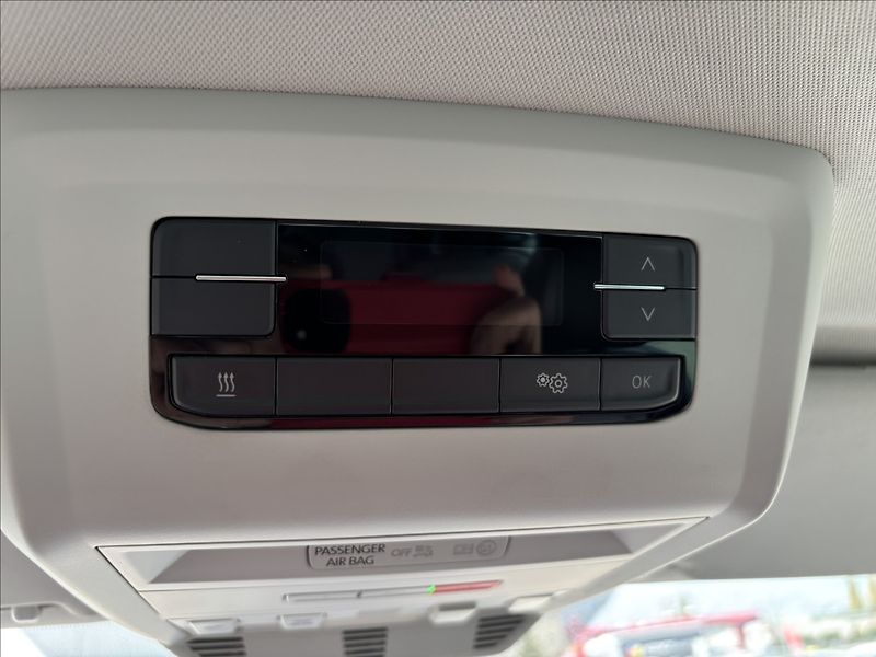 Volkswagen Multivan 2,0 TDi Highline Long DSG - fotka 21 z 23