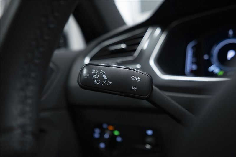 Volkswagen Tiguan 1,4 TSI DSG eHYBRID R-LINE ČR - fotka 24 z 46