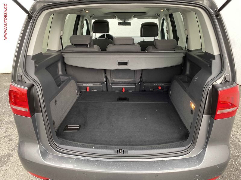 Volkswagen Touran (2015) 2.0 TDi, 1.maj,ČR, LED - fotka 7 z 17