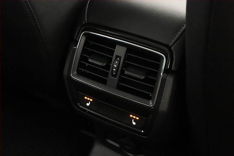 Škoda Karoq (2021) Style 1.5 TSI - fotka 11 z 16