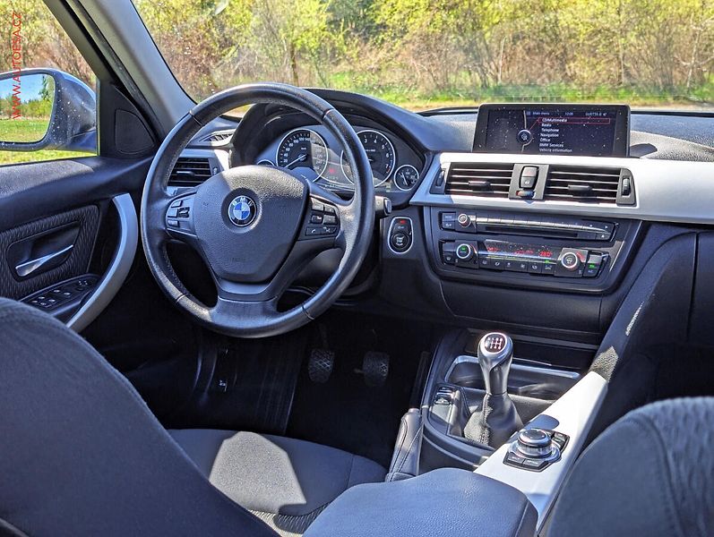 BMW Řada 3 (2012) 2.0 i 328i, AC, TZ, navi - fotka 8 z 14