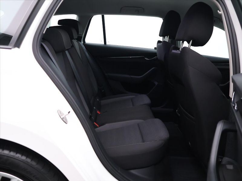 Škoda Octavia 2,0 TDI Ambition CZ DPH - fotka 12 z 30