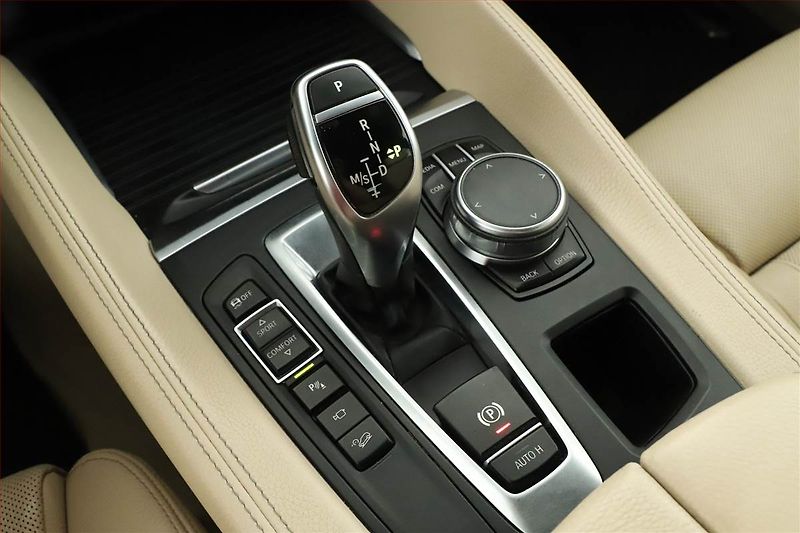 BMW X6 (2018) xDrive30d - fotka 10 z 27