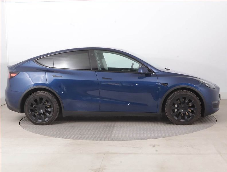 Tesla Model Y (2021) Long Range AWD 75kWh, SoH 93% - fotka 6 z 22