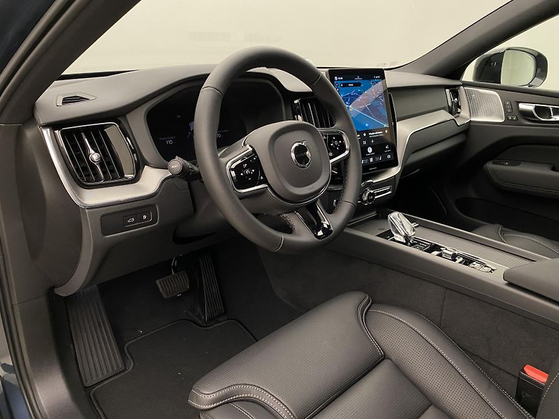 Volvo XC60 T8 AWD RECHARGE BLACK EDITION - fotka 4 z 63