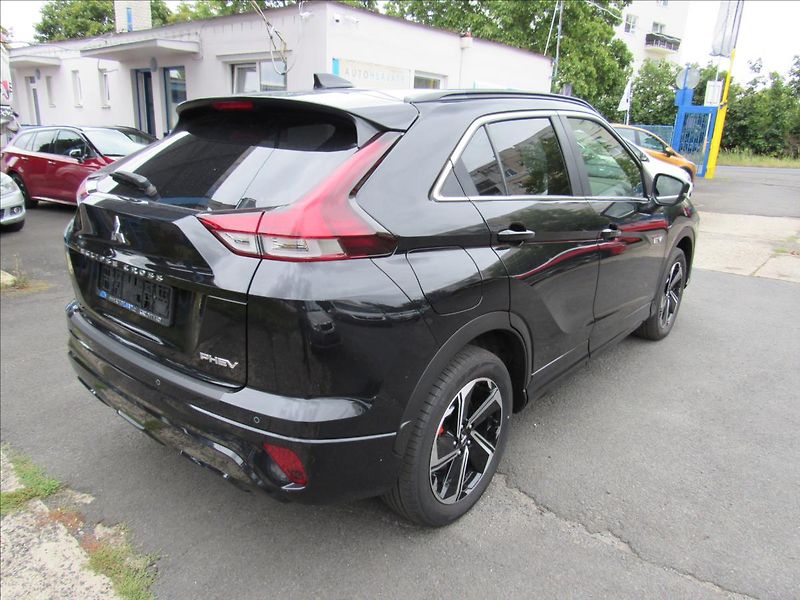 Mitsubishi Eclipse Cross 2,4 i PHEV Plug-in Instyle+ - fotka 6 z 34