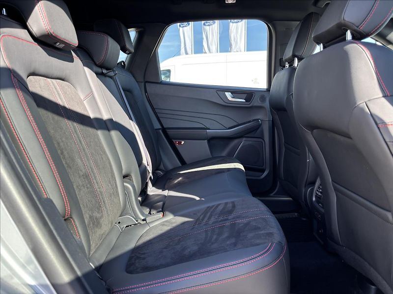 Ford Kuga 1,5 EcoBoost 137kW ST-Line - fotka 17 z 24