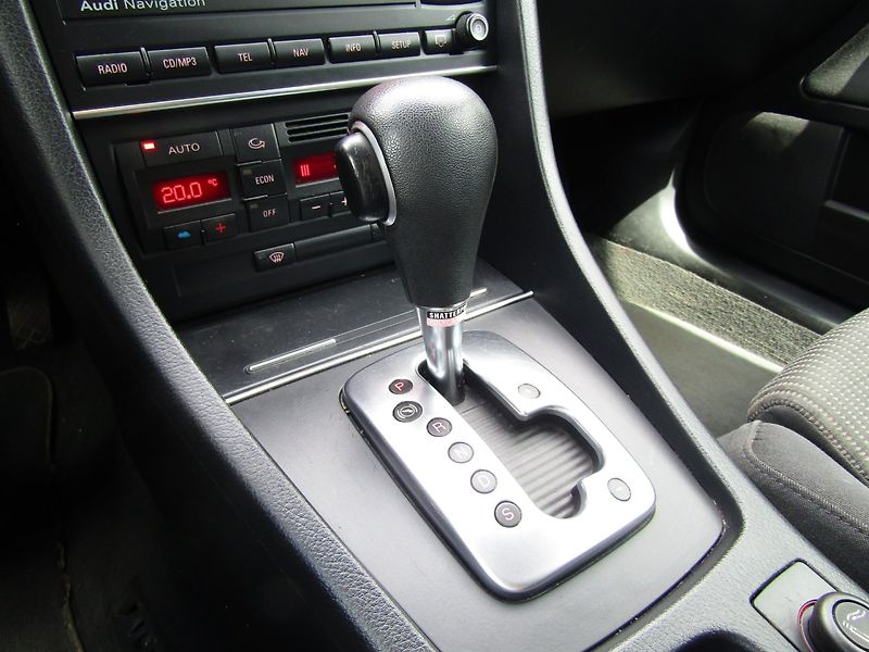 Audi A4 (2006) Avant 2.0 TDI 103kW AUTOMAT - fotka 31 z 33