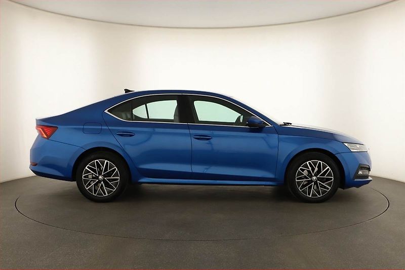 Škoda Octavia (2021) Style 1.5 TSI, Navi, Tempomat - fotka 6 z 13