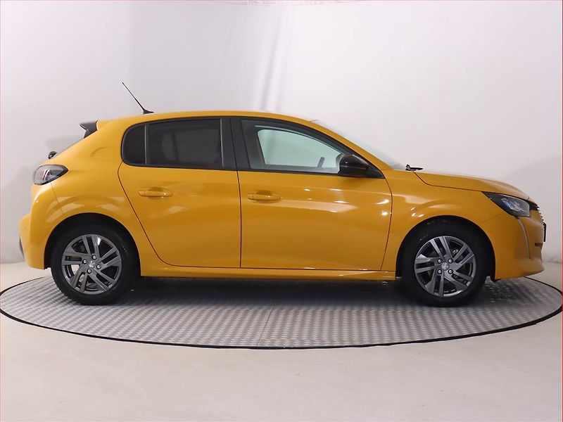 Peugeot 208 (2022) Active Pack 1.2 PureTech - fotka 6 z 20
