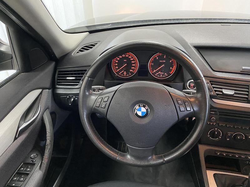 BMW X1 2.0D  XDRIVE REZERVACE  - fotka 21 z 23