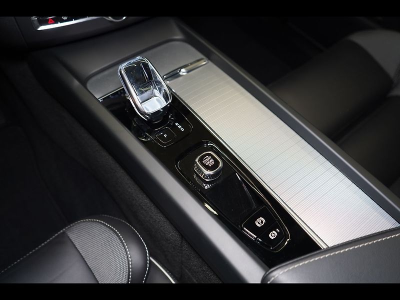 Volvo XC60 T8 PLUS Black Edition, 360°,HK - fotka 39 z 47