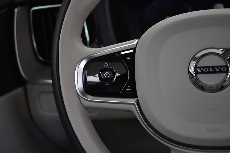 Volvo XC60 B5 184kW DARK PLUS*DPH*ČR 1.M* - fotka 20 z 39