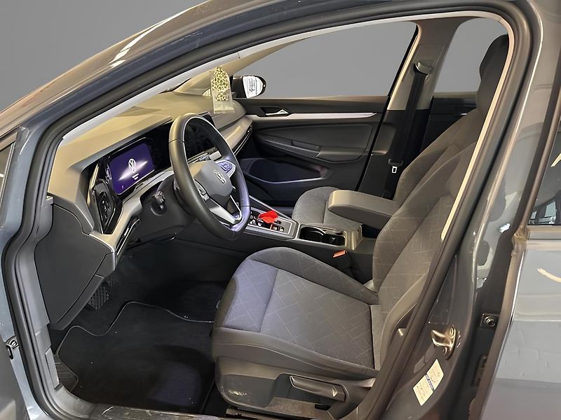 Volkswagen Golf 2.0TDI DSG 110kW 1.Maj DPH - fotka 3 z 4