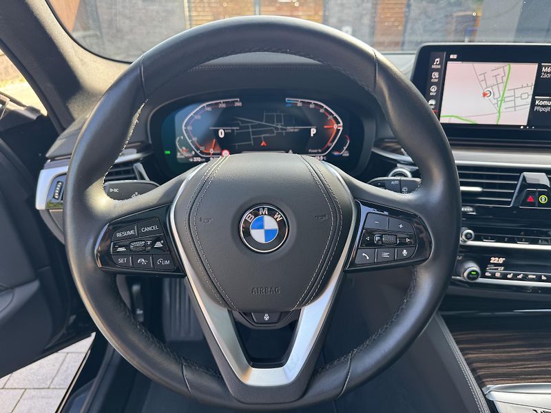 BMW Řada 5 (2023) 520xd, Luxury Line, Panorama - fotka 32 z 48