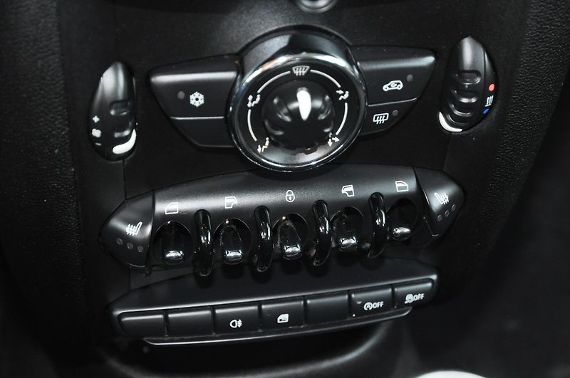 Mini Countryman 1.6i 72kW - fotka 11 z 17