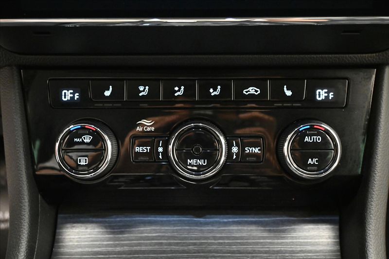 Škoda Superb 2,0 TDI 147kW STYLE DSG Záruka - fotka 21 z 33