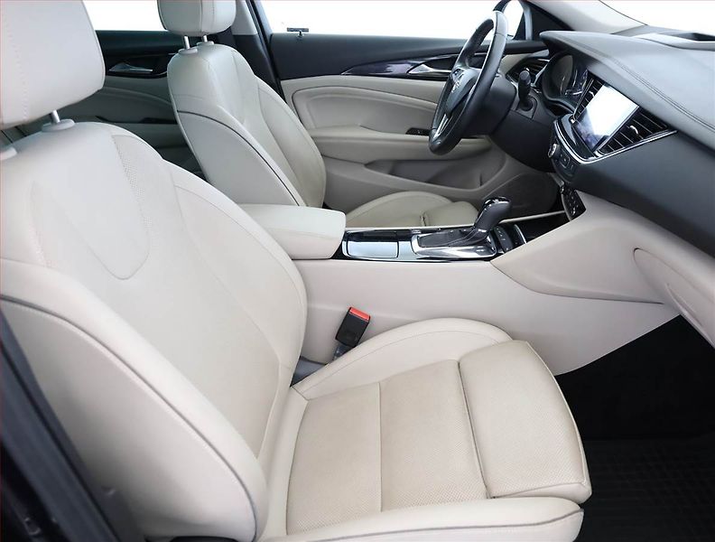 Opel Insignia (2017) OPC Line 2.0 Turbo 4x4, 4X4 - fotka 7 z 20