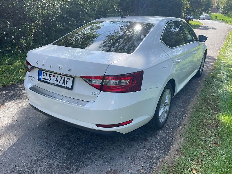 Škoda Superb (2020)  1.4 TSI iV Style DSG - fotka 9 z 15